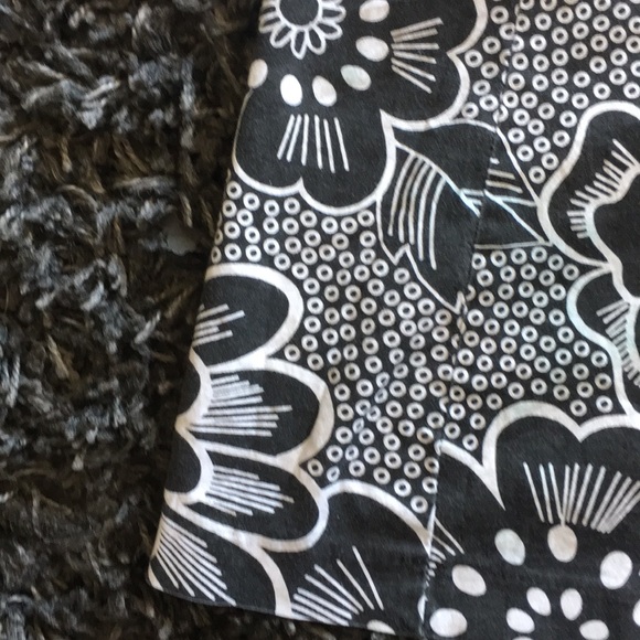 6/$20 Copper Key skirt sz 5 in black & white - Picture 4 of 8